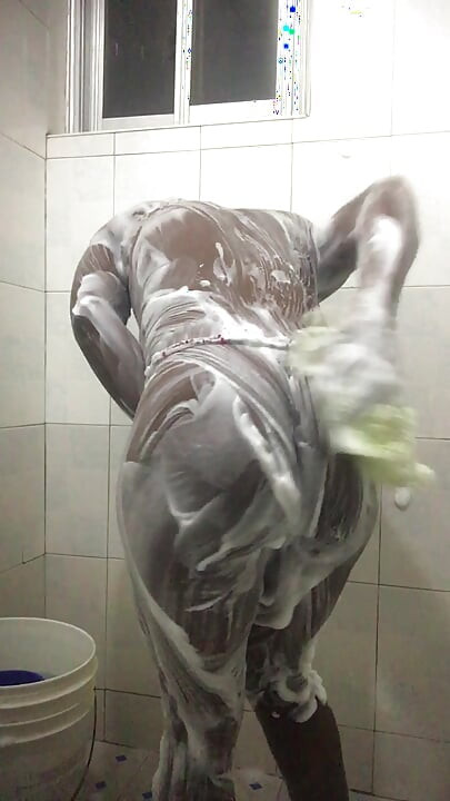 Beni banyo yaparken izle ve hayranlarımı baştan çıkar xhamster'da canlı