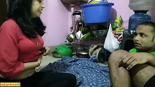 Hintli yeni model film yönetmeni tarafından sikiliyor! Hintçe model seks