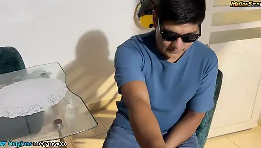 Komşum beni çok zengin sikmek için gözlerini kör etti.