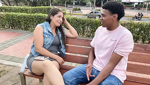 Olgun, seks yapmak için beni evine davet ediyor