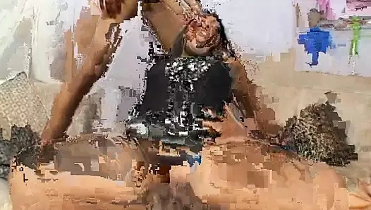 Bu zenci kadın erkeğini her zaman boşaltabilir