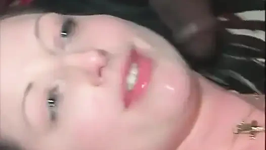 Siyah ve beyaz büyük anal dörtlü seks... ağzına boşalma