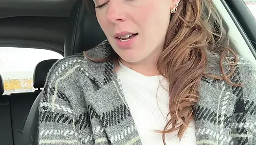 Ben benzinimi pompalarken çok yüksek sesle boşalmamaya çalışıyorum