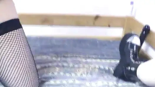 Azgın tıknaz esmerler yatakta vibratör kullanıyor