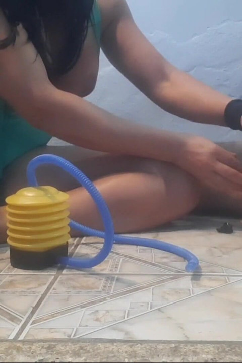 Kışkırtıcı Yağ Striptiz Ve Ayak Pompası Orgazmı.