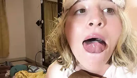 Boşalana kadar oyuncak ayıyla mastürbasyon yapıyorum