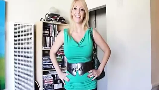 busty MİLF hunk sonra mastürbasyon horoz