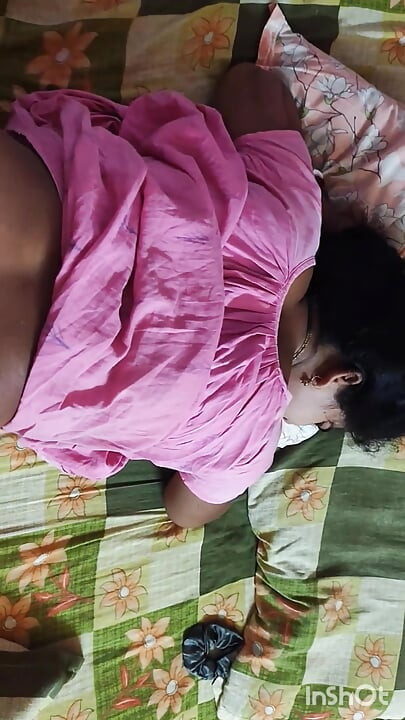 Padmini yenge kocasıyla domalarak sikişiyor