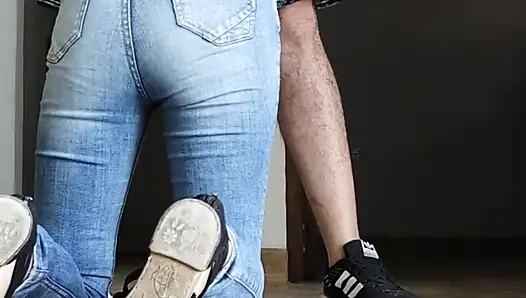 Bir eve gittik ve ondan beni emmesini istedim ve o sütümü yuttu