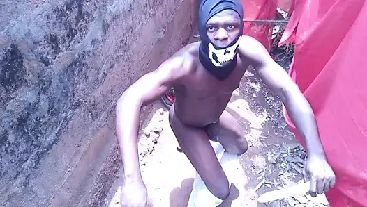 Mastürbasyon yapıyor yeni beyaz yarağı değiştirdi