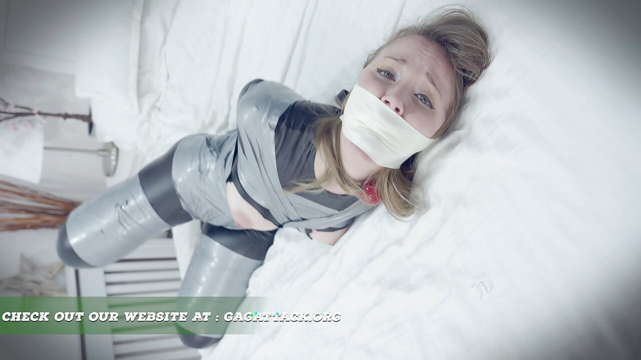 Lil missy uk - meraklı model sıkıntı içinde damsel'e döndü (GagAttack.NL)