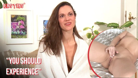 Ersties - güzel memeli amatör kız kendi kendine oynuyor