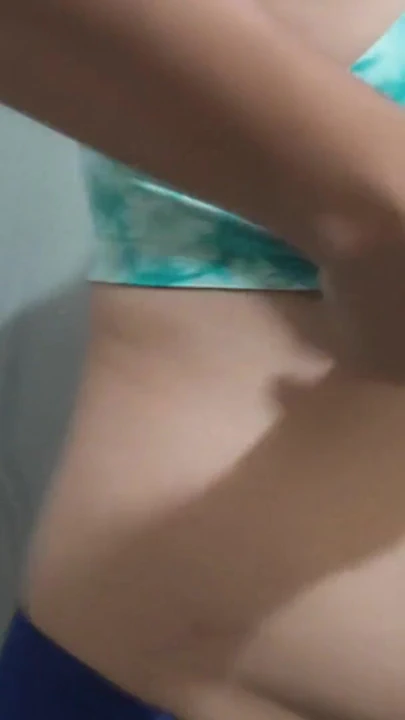 Banyodan sonra ne giydiğimi aradıktan sonra benim için uygun olanı. | Klip 1