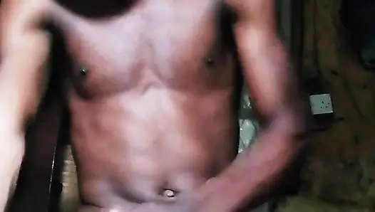 Afrikalı Çcuk Evde Mastürbasyon Yapıyor