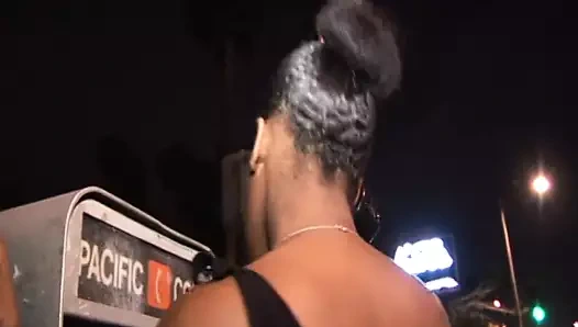 Şaşırtıcı siyah sürtük arkadaş için onu kedi delmek için çağrılar