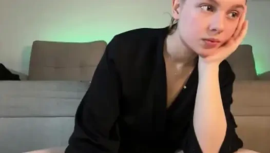 Jucielussie anal tıkaçla oynuyor