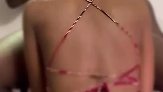 Sakso o kadar yüksek sesle komşuları uyandırdı. Sikimi yüksek sesle emmeye başladı. bunlar duymak istediğim tek sesler