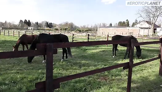 Seksi kızıl saçlı sakso ve sikişmeyi seviyor