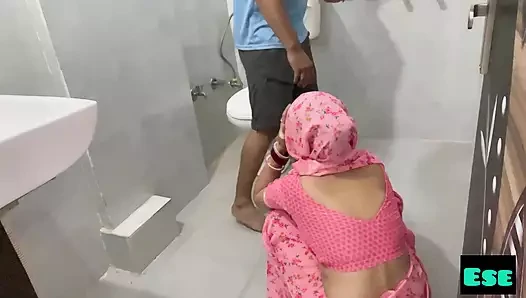 Teyze duş alıp onu sikmeme ısrar ediyor