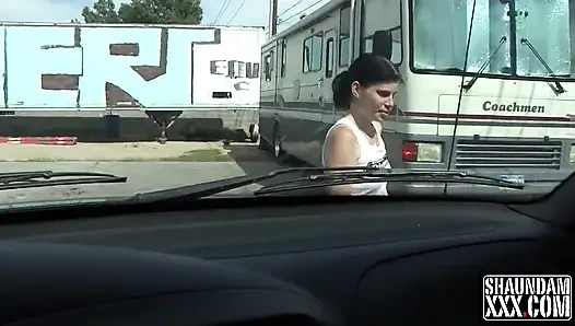 Holly Lane f-150'imde sikimi emiyor