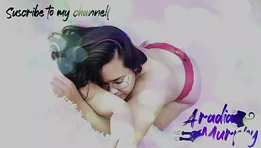 Arkadaşımın eski sevgilisiyle bir toplantıda tanışıyorum ve sonunda onun evinde sevişiyoruz.