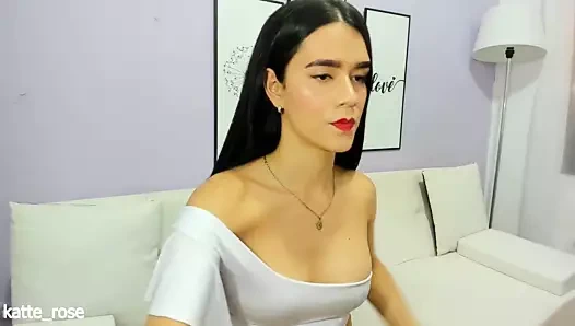 Monstercock güzellik gösteren ve anakondasını karşılaştıran