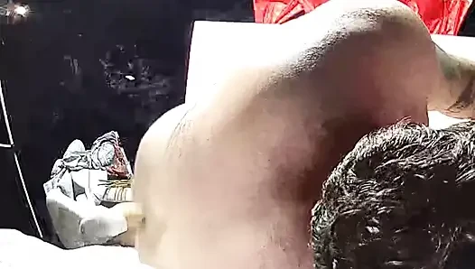 Ev yapımı oral seks üvey annemin vajinasını emiyor