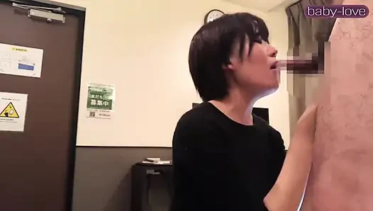 Facecum ilk kez, boyish kısa saçlı güzellik bir yaramaz anı tam bir kaosa dönüştürüyor