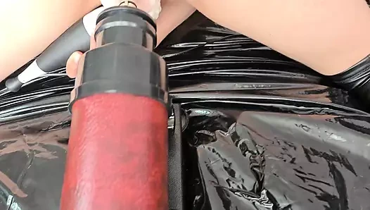 Melody pleasure ve cheffie shot bir sikiş makinesiyle oynuyor