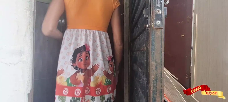 Üvey kızım beni tıraş ediyor ve bana götünü veriyor