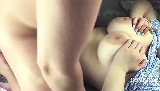 Leche en grandes tetas de mi novia mariquita