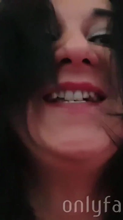 (İtalyanca diyaloglar) iyi bir sikişten sonra ağzına italyan cumshot | Klip 2