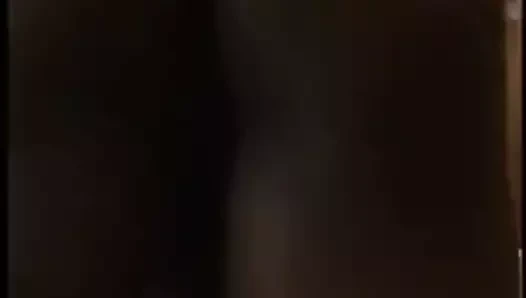 Uygun siyahi milf için nefes nefese homurdanan orgazm sürücüler