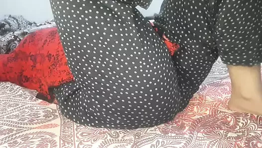 ilk kez desi üvey yeni evli hint yenge ile anal seks var, net hintçe ses ile sert fuck, gerçek ev yapımı