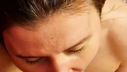 Siyah korse ve çoraplı ince esmerden büyük yarak emiyor