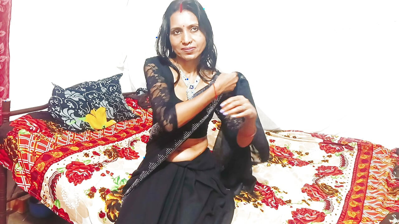Güney Asyalı köy çifti odada sert sikişiyor