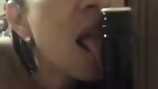 Milf büyük memeler emme