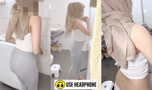 Büyük, yaramaz okul kızı kocasının arkadaşıyla banyoda derin orgazm almak için buluşuyor. Malay Çıplak Kız