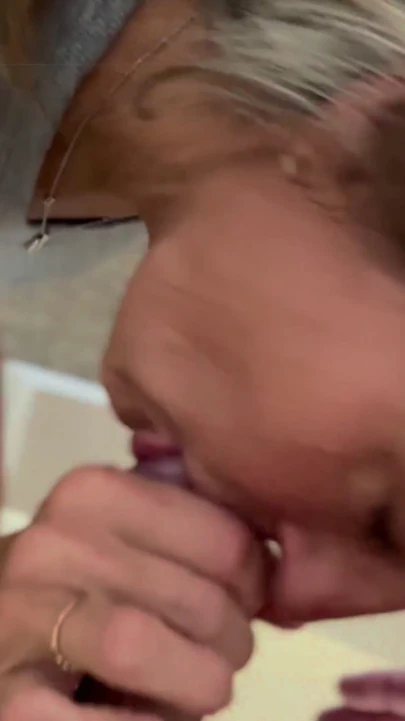 Orta yaşlı seksi kadın dianne ateşli oral