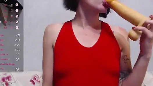 Sıska ateşli kız sert yarağını emiyor