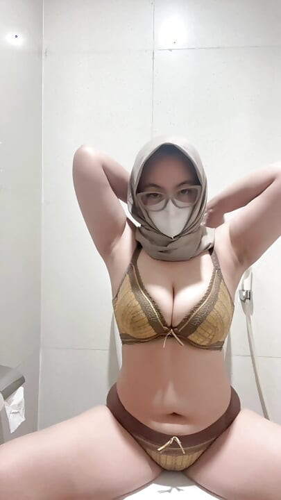 Brutal busty girl in bikini masturbates using squirt tipped dildo