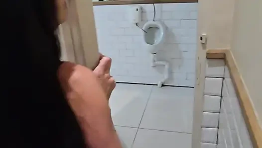 Ateşli amatör çift ile restoran banyosunda riskli gerçek seks