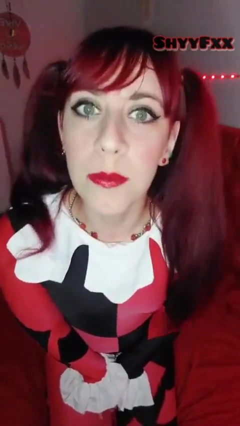 Shyyfxx Harley Quinn doğum gününü kutluyor ve jokeri komşusunun 31 talimatı rol oyununa gönderiyor