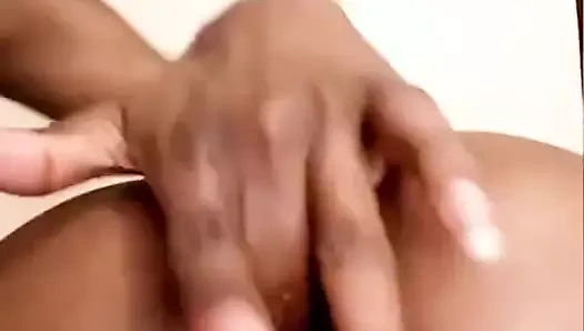 Üvey erkek kardeşim götümü parmaklıyor