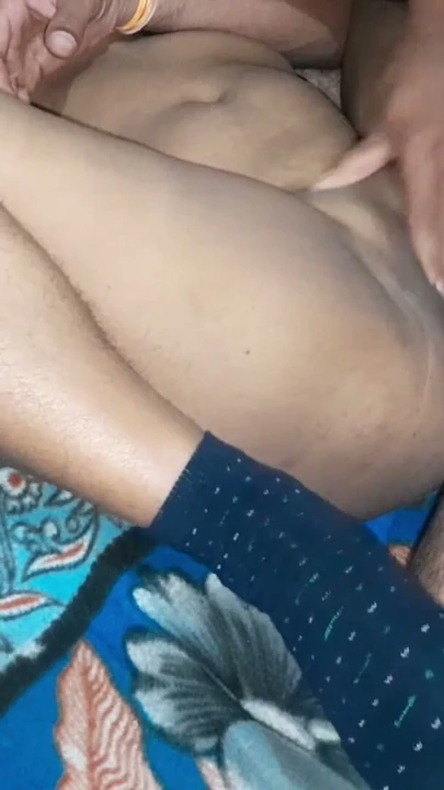 Kayınbiraderimin yarağını çok seviyorum. Bugün ilk kez amımı sikti. Şimdi kayınbiraderimin yarağını vereceğim | Klip 1