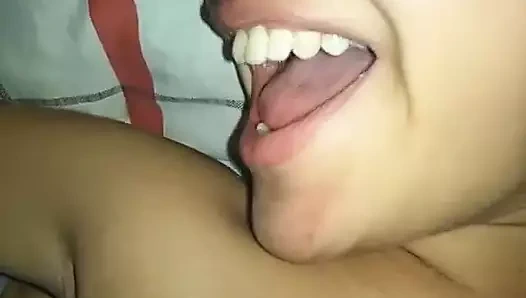 Üvey kızımın güzel vücudu ve güzel göğüsleri (anal) bölüm 1