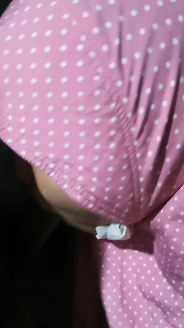 Клиент неуразумно схватил меня за грудь.