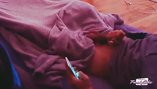 Genç kız mastürbasyon yaparken yakalandı