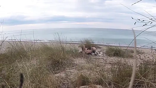 Fransız öğretmen sürtük çıplak plajda amatör sakso çekiyor yabancıyla boşalma - misscreamy