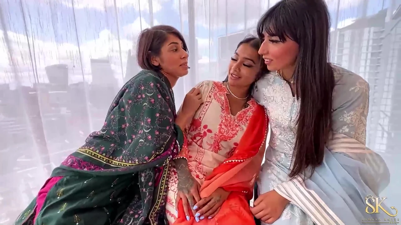 SAHARA KNITE - Desi Bhabhi Threesome